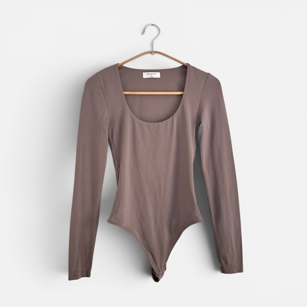 Aritzia Babaton Contour Scoop Neck Long Sleeve Bodysuit Taupe - Size XS
